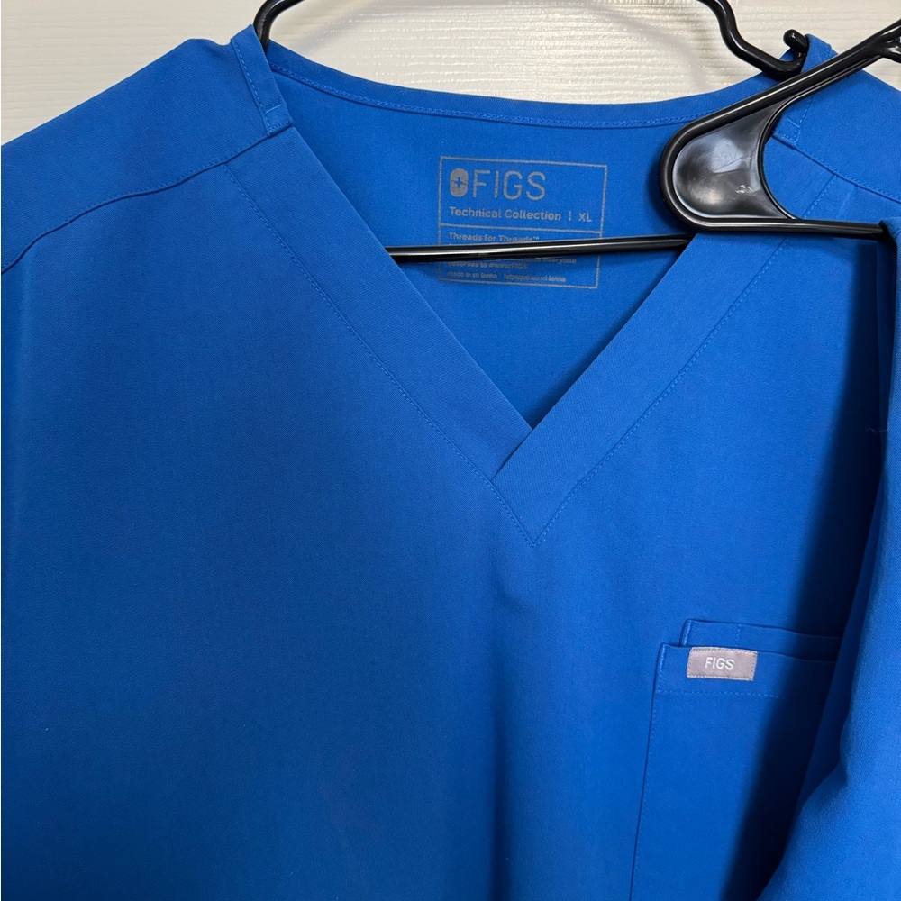 Figs Men’s Royal Blue Scrub Set XL Top/Large Bottoms - Picture 4 of 9